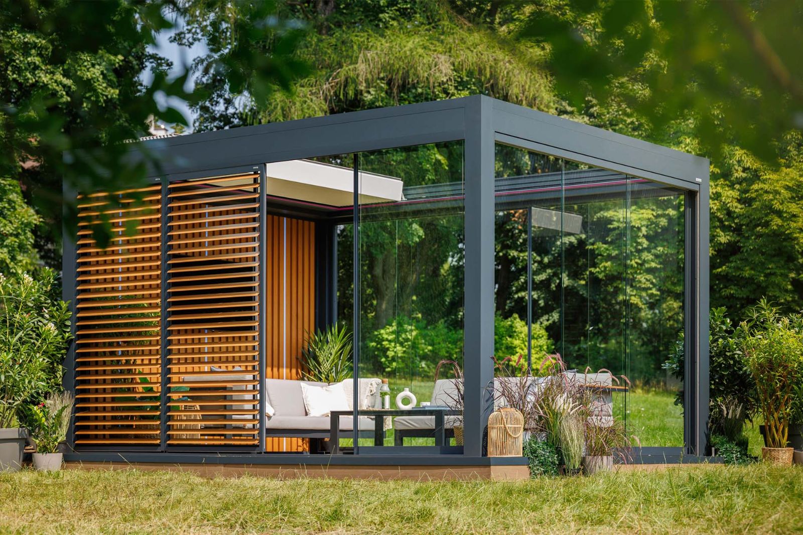 <p>Lux-Art&nbsp;est votre source de confiance pour des&nbsp;pergolas sur mesure.</p>
