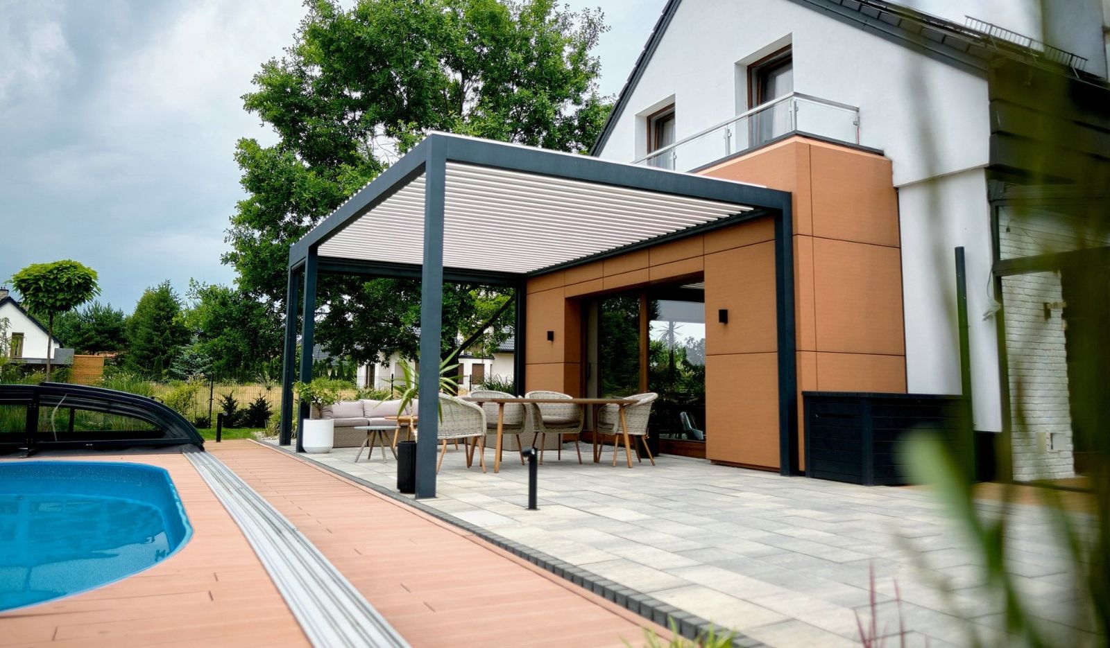 <p>Lux-Art est votre source de confiance pour des pergolas sur mesure.</p>
